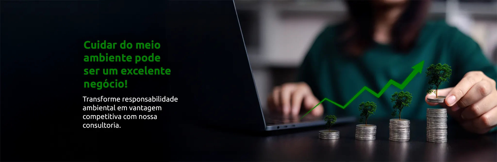Pilhas de moedas em crescimento, cada uma germinando mudas de planta e linha de gráfico ascendente, sobre mesa com notebook ao fundo e mão posicionando moeda, simbolizando sustentabilidade e lucratividade. Pilhas de moedas em crescimento, cada uma germinando mudas de planta e linha de gráfico ascendente, sobre mesa com notebook ao fundo e mão posicionando moeda, simbolizando sustentabilidade e lucratividade.